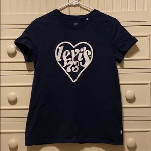 🦋 Levi’s Graphic Tee